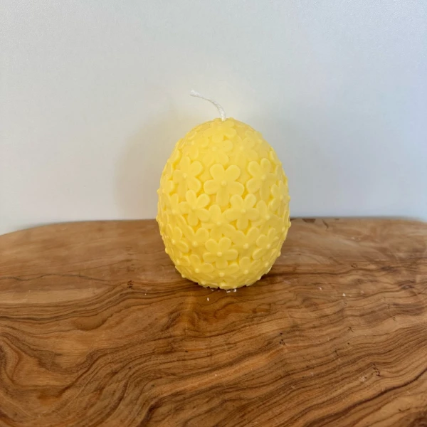 Kaars ei met bloemetjes