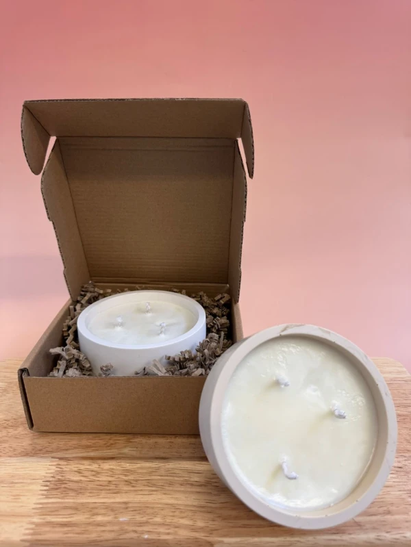 Geurkaars in Jesmonite schaal